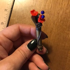 Brass flower vase brooch